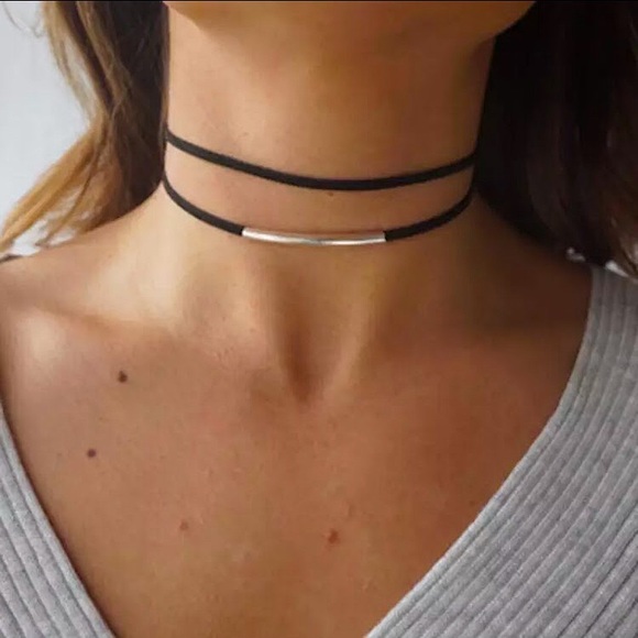 🔵𝟲𝟱%𝗢𝗙𝗙 𝗯𝘂𝗻𝗱𝗹𝗲𝘀 𝟯+🔵 NEW 2 Layered Curved Bar Minimalist Black Choker - Picture 4 of 10